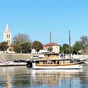 3* Botel Rhythm Floating -