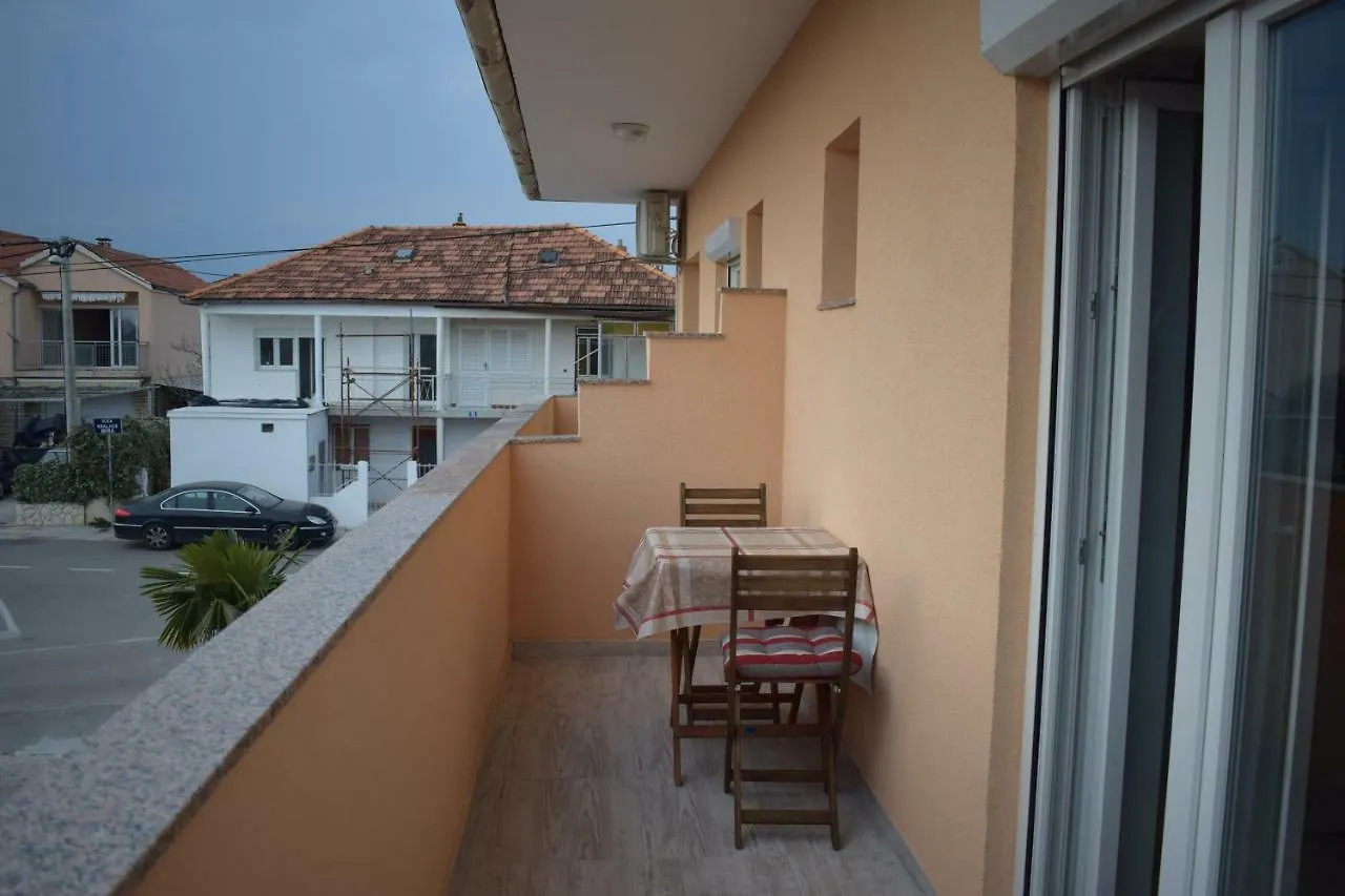 Apartments Nediljko & Mila Zara 0*,  Croazia