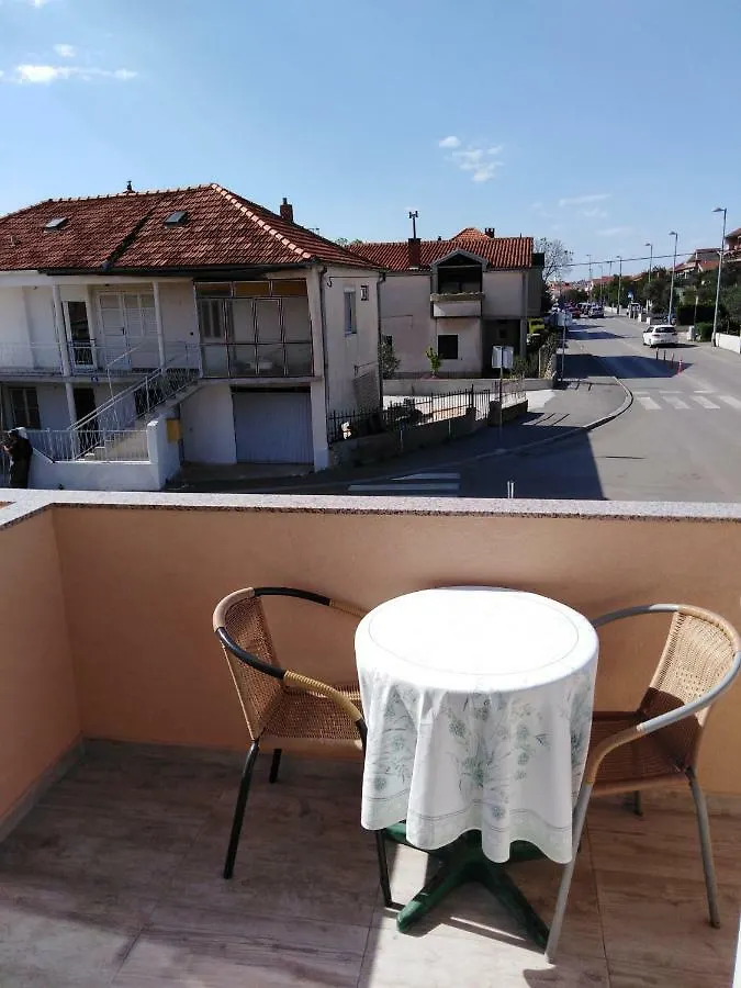 Apartments Nediljko & Mila Zara 0*,